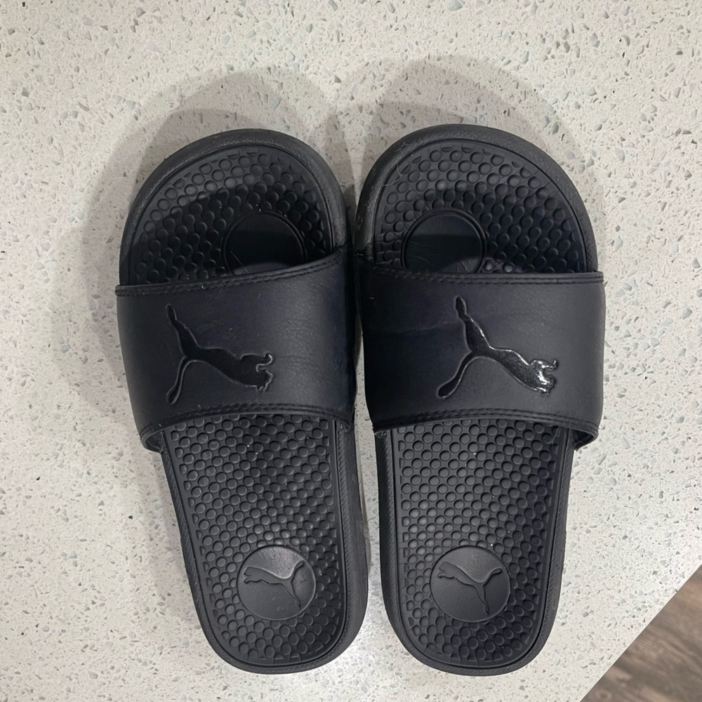 Puma women’s slides 8